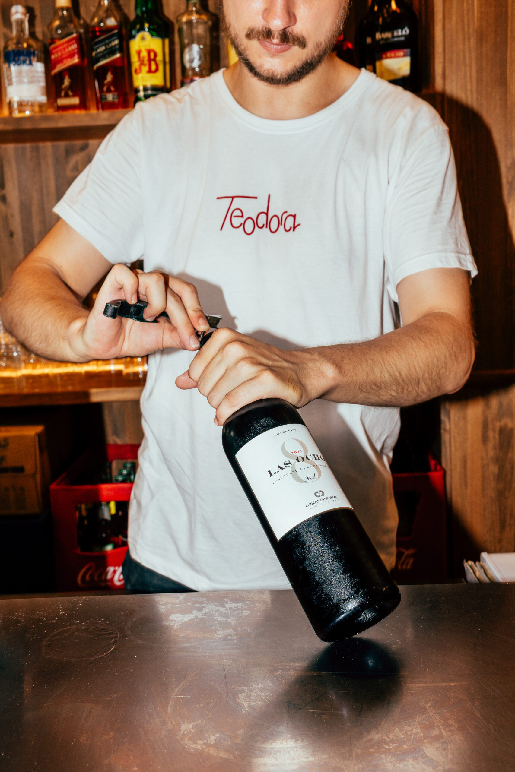 Servicio de vino en Teodora